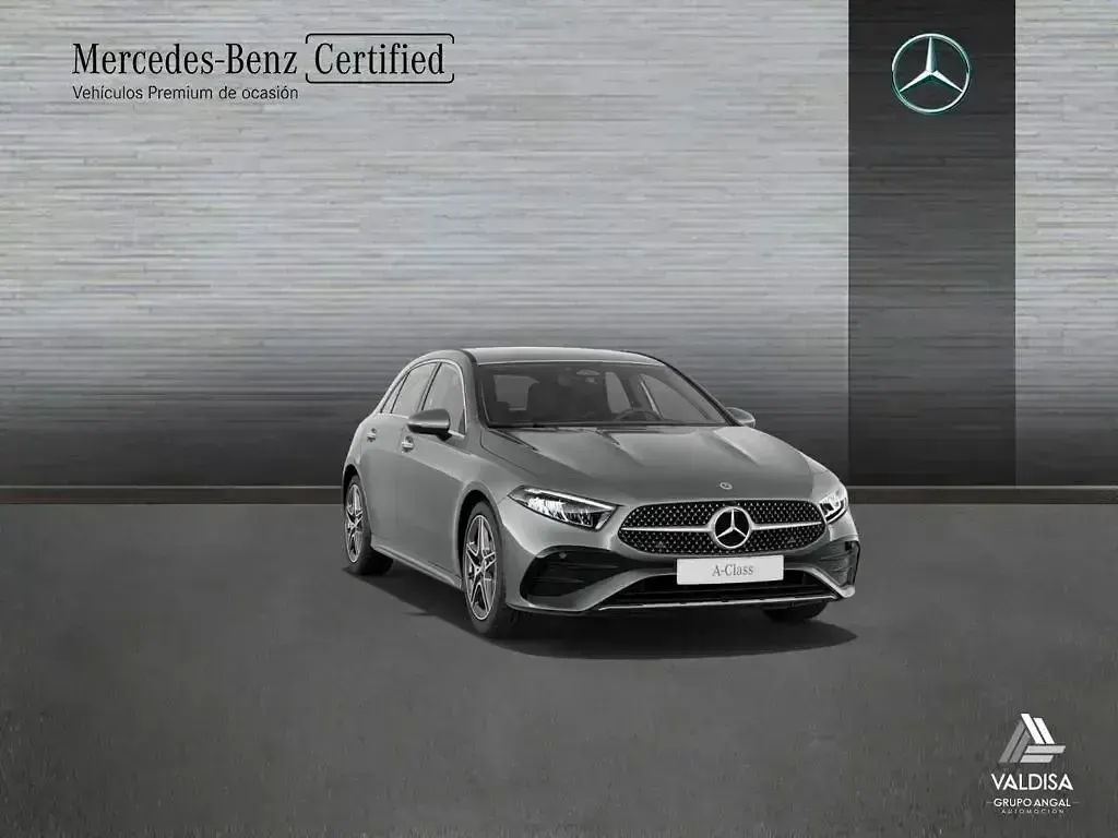 Usado Mercedes A180 136 CV (100 kW) 2025 Gris montaña Berlina