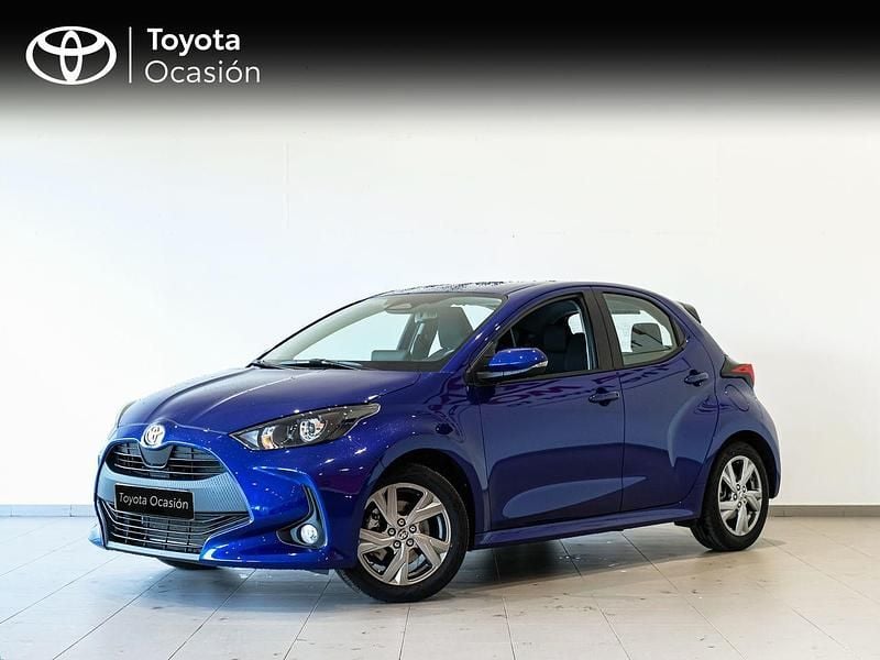 Azul Usado 2024 Toyota Yaris Hybrid Active Berlina | 22.350 € (Precio justo) - Imagen 1/4