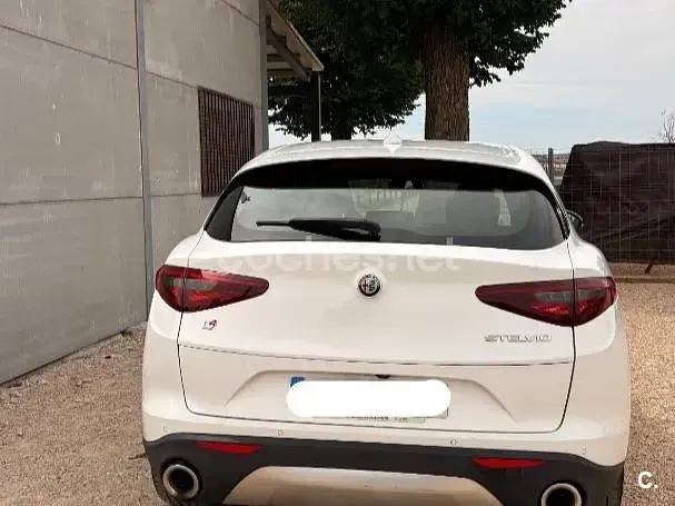 Usado Alfa Romeo Stelvio Ti 210 CV (154 kW) 2019 Blanco SUV