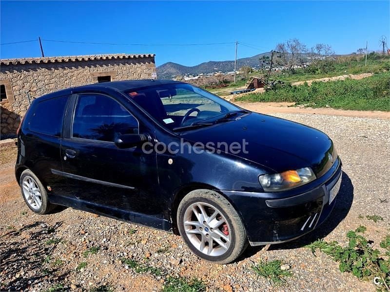 Usado Fiat Punto 80 CV (58 kW) 2003 Negro Utilitario