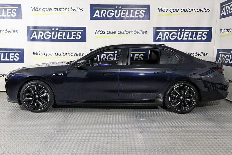 Usado BMW M760e 571 CV (419 kW) 2023 Negro Berlina