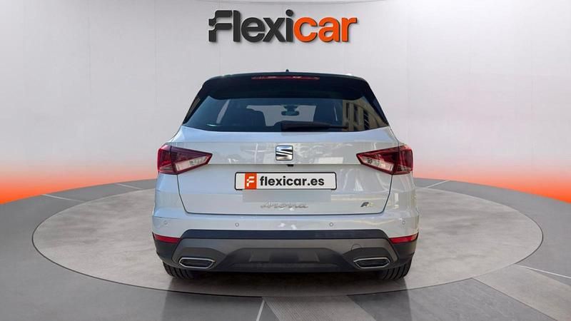 Usado Seat Arona FR 110 CV (80 kW) 2024 Gris SUV