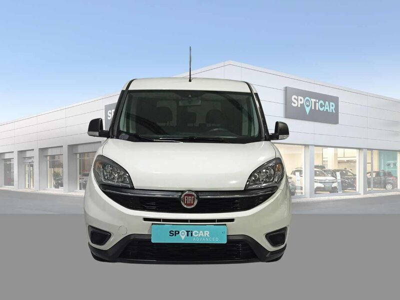 Usado Fiat Doblò Trekking 120 CV (88 kW) 2022 Blanco Monovolumen