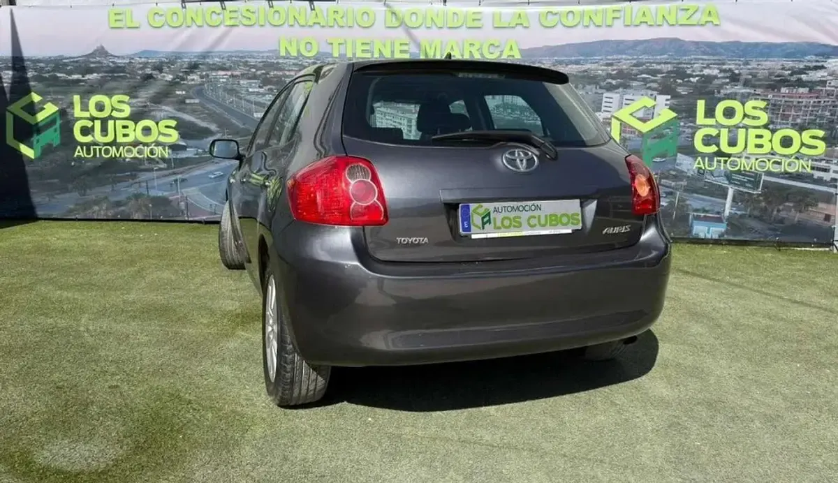 Usado Toyota Auris Sol 125 CV (91 kW) 2008 Gris Utilitario