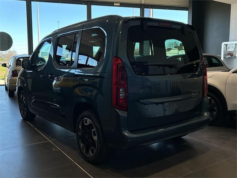 Nuevo Fiat Doblò 101 CV (74 kW) 2025 Azul metal Monovolumen