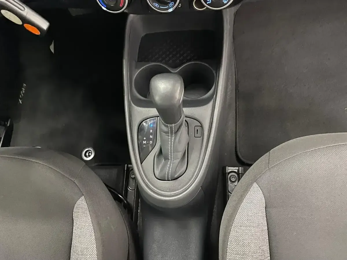 Usado Toyota Aygo X Play 72 CV (52 kW) 2023 Blanco SUV