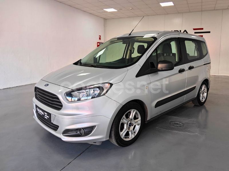Usado Ford Tourneo Courier Trend 75 CV (55 kW) 2015 Gris / plata Monovolumen