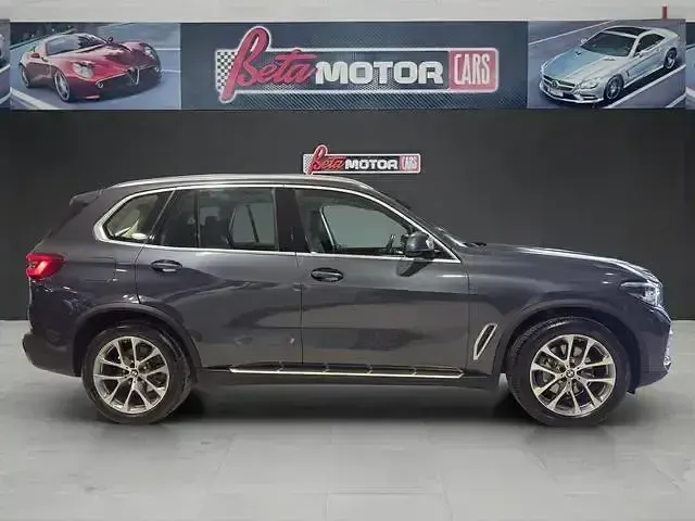Usado BMW X5 Comfort Edition 265 CV (194 kW) 2019 Gris / plata SUV