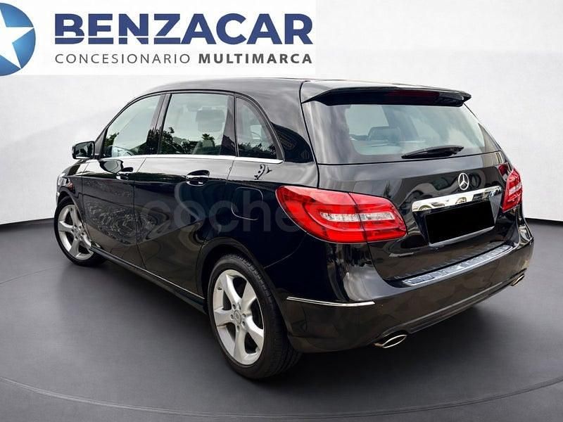 Usado Mercedes B180 122 CV (89 kW) 2013 Negro Monovolumen