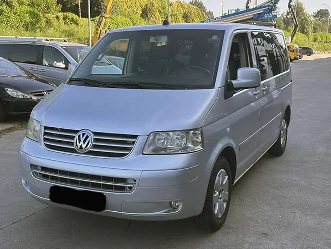 Usado VW Multivan Highline 174 CV (127 kW) 2004 Gris Monovolumen