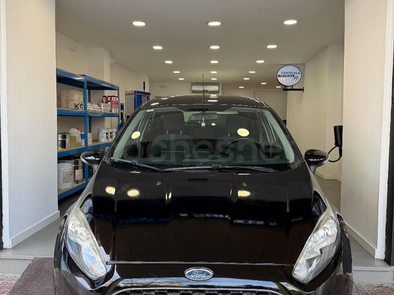 Usado Ford Fiesta Trend 82 CV (60 kW) 2016 Negro Berlina