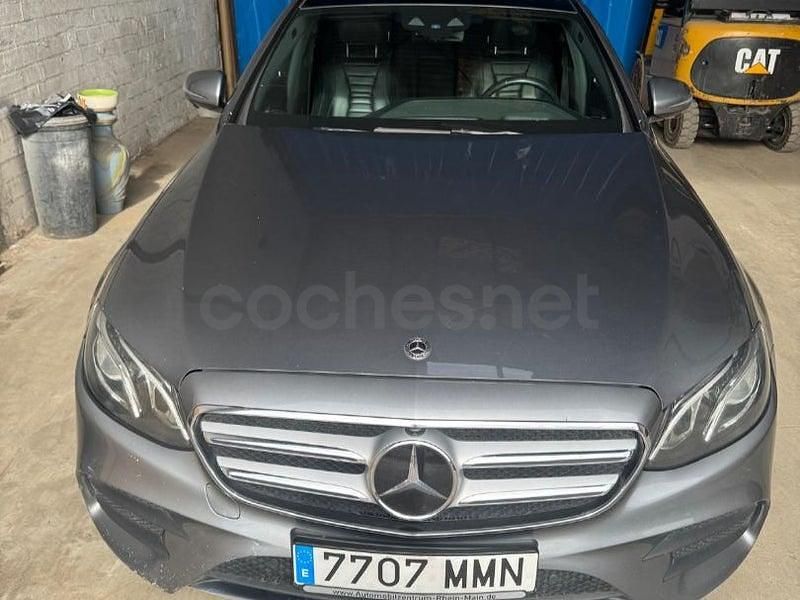 Usado Mercedes E220 194 CV (142 kW) 2019 Gris / plata Berlina
