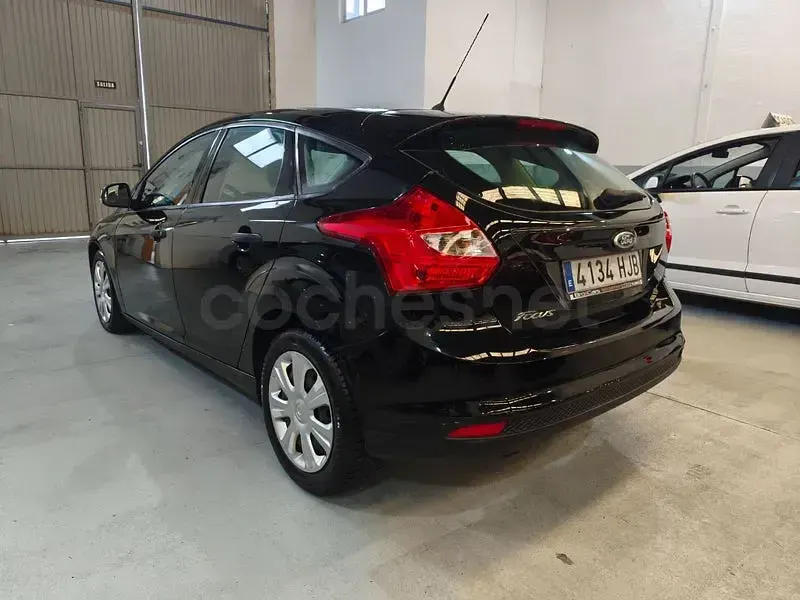 Usado Ford Focus 95 CV (69 kW) 2012 Negro Berlina