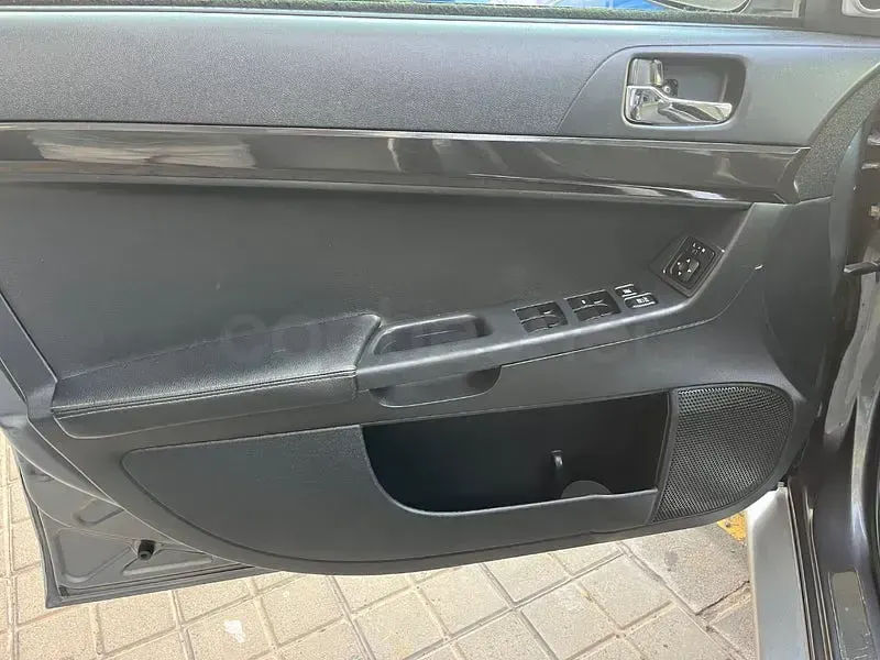 Usado Mitsubishi Lancer 295 CV (216 kW) 2008 Gris / plata Berlina