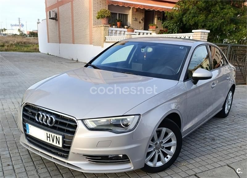 Usado Audi A3 Attraction 150 CV (110 kW) 2014 Gris / plata Berlina