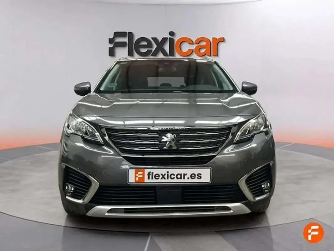 Usado Peugeot 5008 Allure 120 CV (88 kW) 2017 Gris Monovolumen