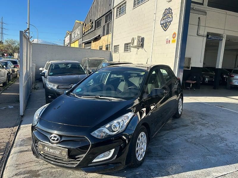 Usado Hyundai i30 100 CV (73 kW) 2014 Negro Berlina