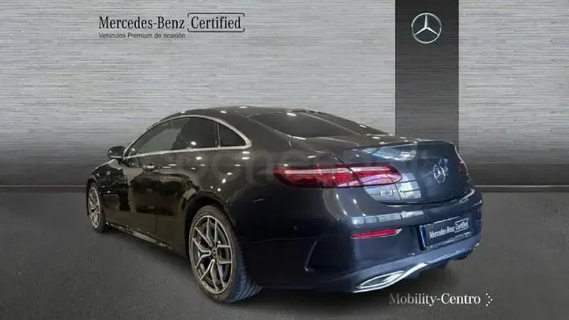 Usado Mercedes E350 299 CV (219 kW) 2022 Gris / plata Berlina