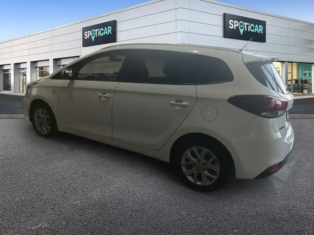 Usado Kia Carens 136 CV (100 kW) 2018 Blanco Monovolumen