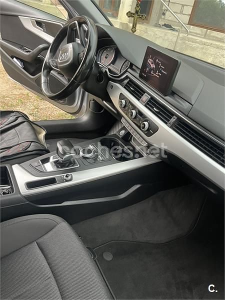 Usado Audi A4 122 CV (89 kW) 2017 Gris / plata Berlina