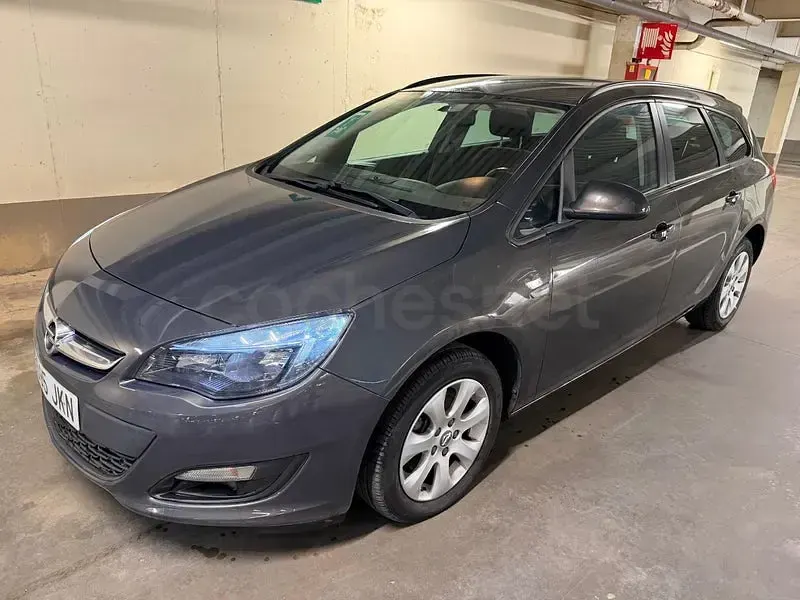 Usado Opel Astra Selective 110 CV (80 kW) 2015 Marrón Familiar