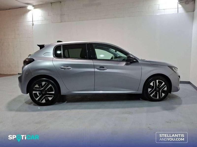 Usado Peugeot 208 Allure 101 CV (74 kW) 2025 Gris Utilitario