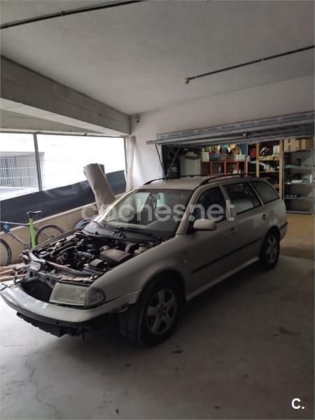 Usado Skoda Octavia Elegance 110 CV (80 kW) 2001 Gris / plata Familiar