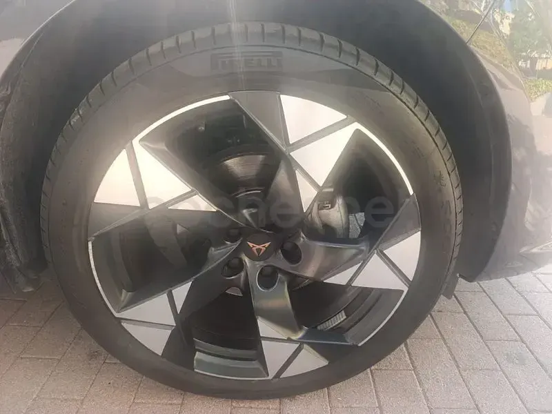Usado Cupra Terramar 150 CV (110 kW) 2025 Gris / plata SUV