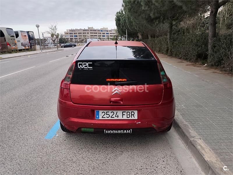 Usado Citroën C4 92 CV (67 kW) 2006 Rojo Berlina