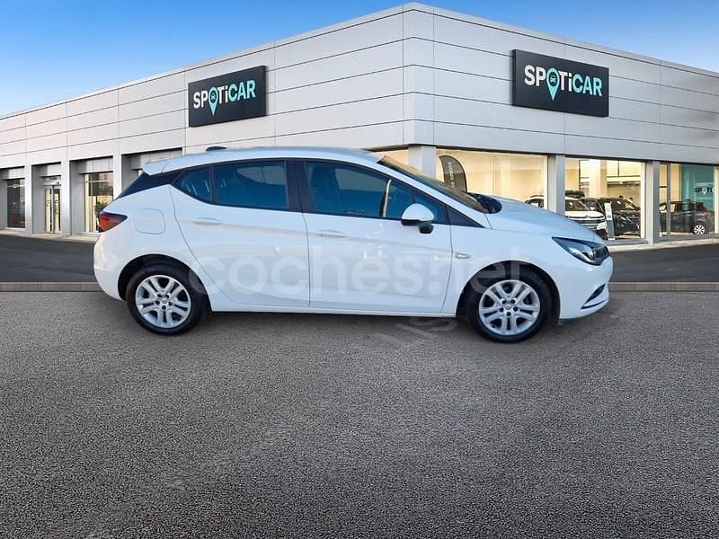 Usado Opel Astra Selective 140 CV (102 kW) 2016 Blanco Berlina