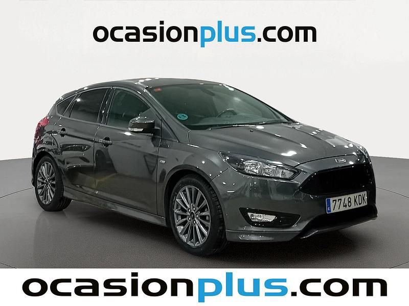 Usado Ford Focus ST-Line 125 CV (91 kW) 2017 Gris Utilitario