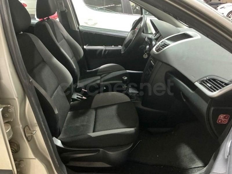 Usado Peugeot 207 75 CV (55 kW) 2008 Beige Berlina