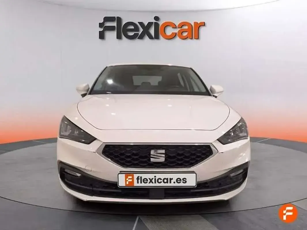 Usado Seat Leon Style 116 CV (85 kW) 2022 Blanco Utilitario