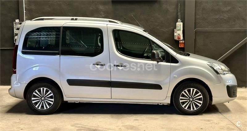Usado Peugeot Partner Tepee Style 100 CV (73 kW) 2016 Gris / plata Monovolumen
