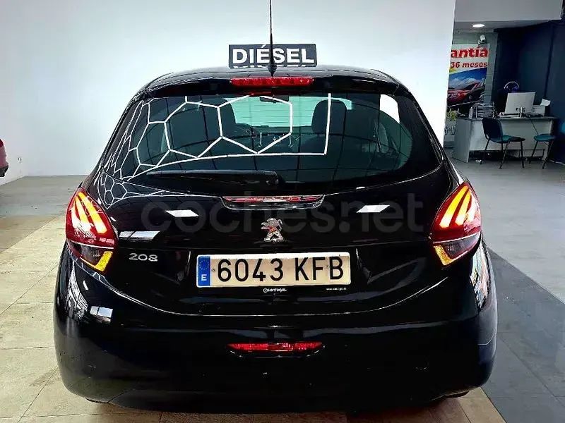 Usado Peugeot 208 Access 75 CV (55 kW) 2017 Negro Utilitario