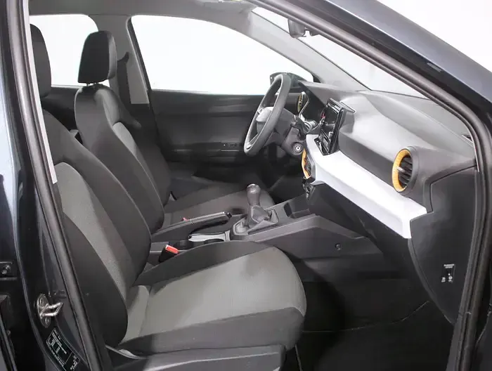 Usado Seat Arona Reference 95 CV (69 kW) 2022 Gris SUV
