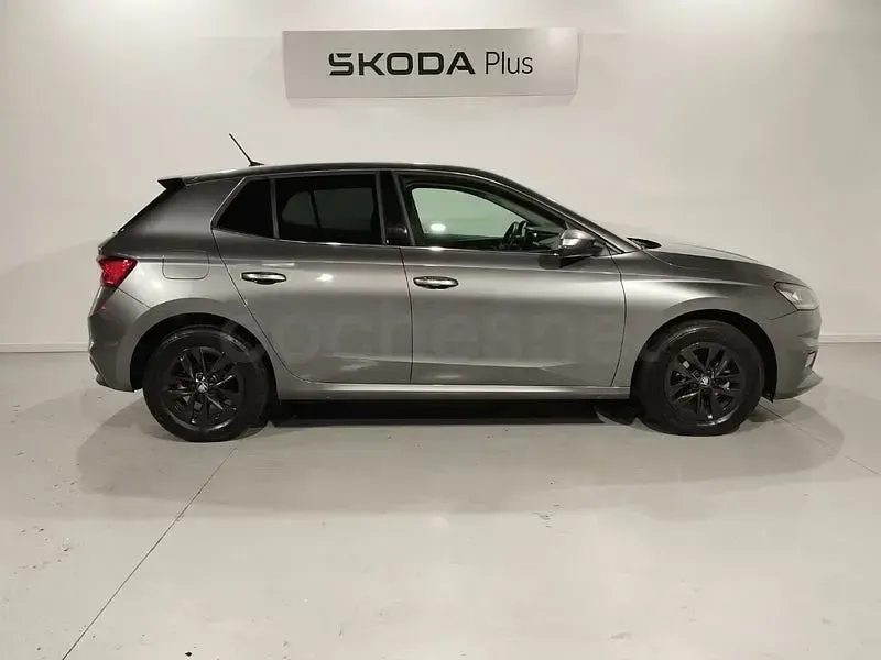 Usado Skoda Fabia Selection 95 CV (69 kW) 2025 Gris / plata Utilitario