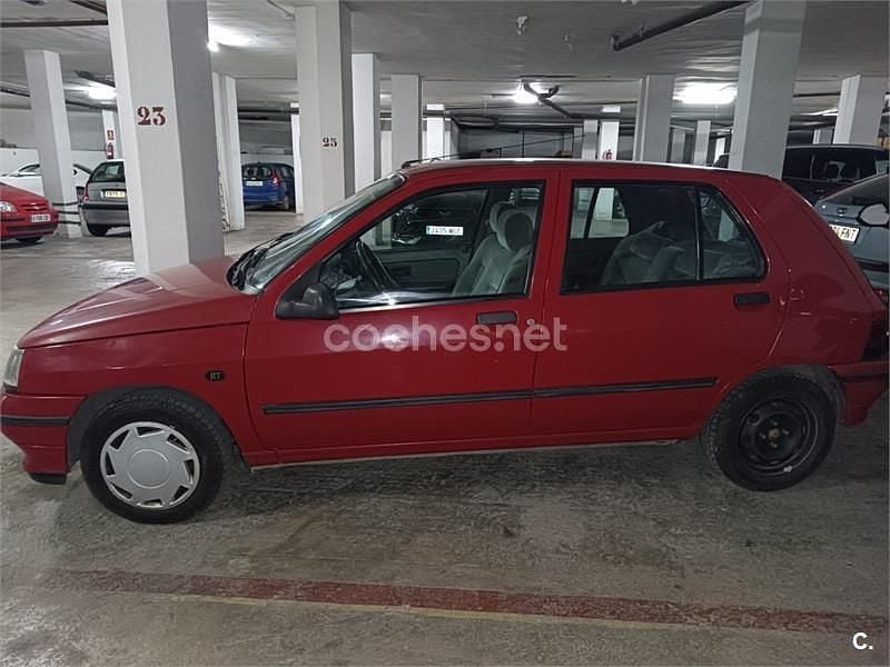 Usado Renault Clio 80 CV (58 kW) 1993 Rojo Berlina