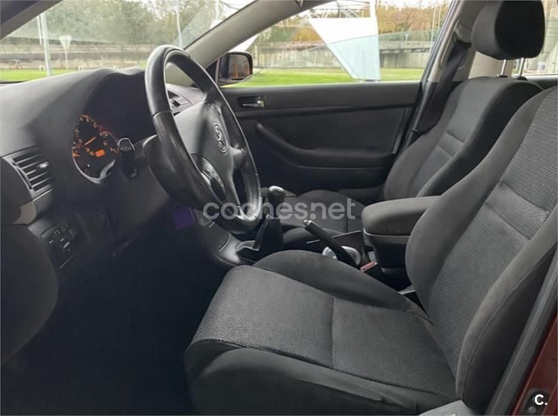 Usado Toyota Avensis Sol 129 CV (94 kW) 2007 Granate Berlina