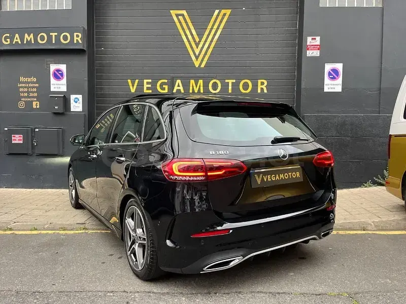 Usado Mercedes B180 136 CV (100 kW) 2021 Negro Monovolumen