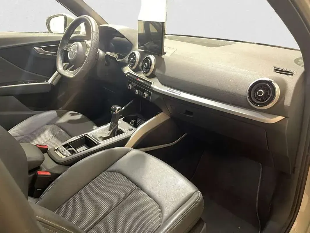 Usado Audi Q2 150 HP (110 kW) 2025 Prateado SUV