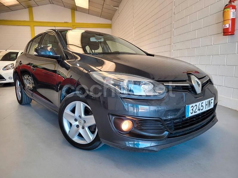 Gris / plata Usado 2014 Renault Mégane III Bose Edition Berlina | 8490 € (Precio justo) - Imagen 1/4