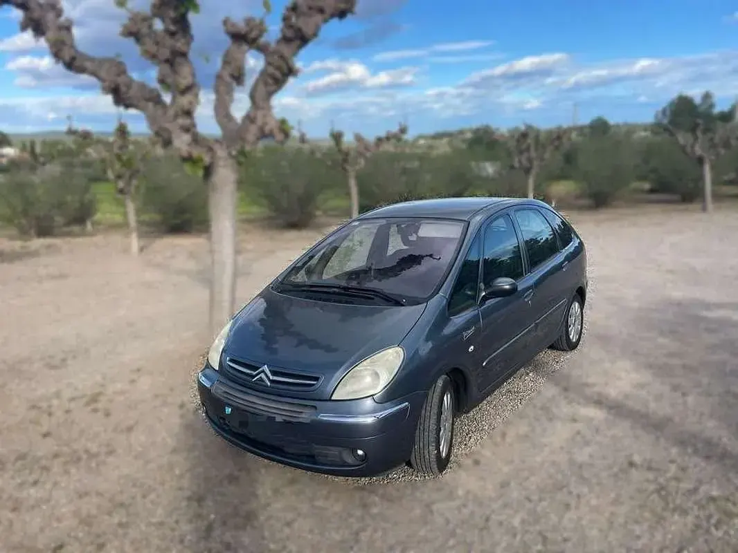Usado Citroën Xsara Exclusive 109 CV (80 kW) 2008 Azul Monovolumen