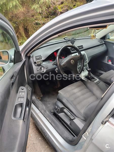 Usado VW Passat Advance 140 CV (102 kW) 2006 Gris / plata Familiar