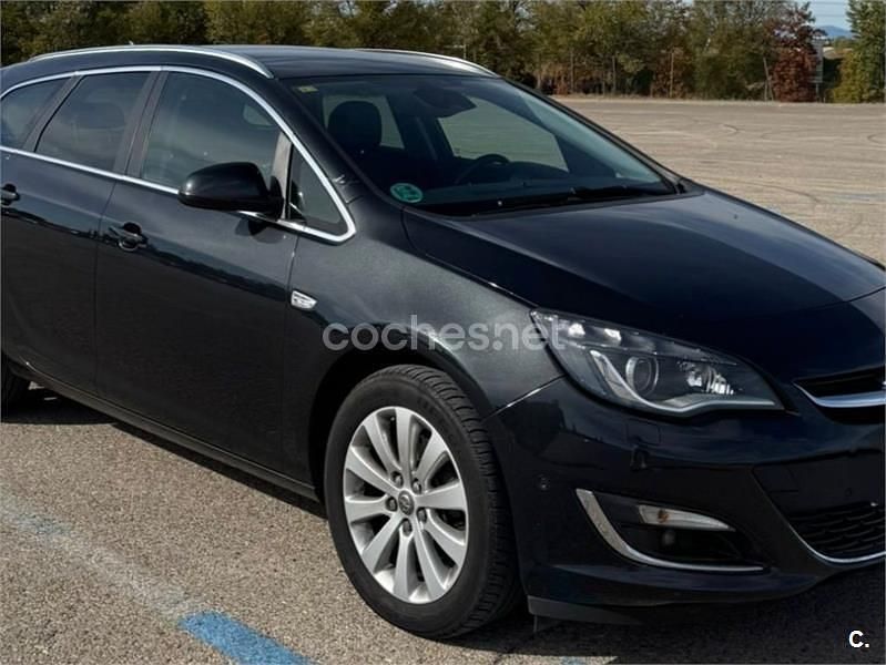 Usado Opel Astra Selective 136 CV (100 kW) 2015 Negro Familiar