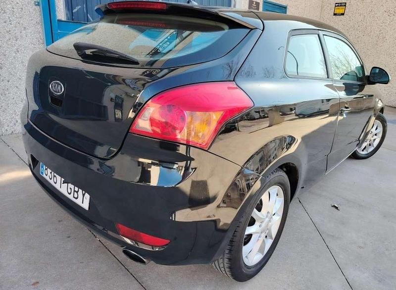Używany Kia Ceed Active 116 KM (85 kW) 2008 Czarny Hatchback