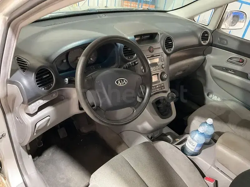 Usado Kia Carens Active 140 CV (102 kW) 2009 Gris / plata Monovolumen