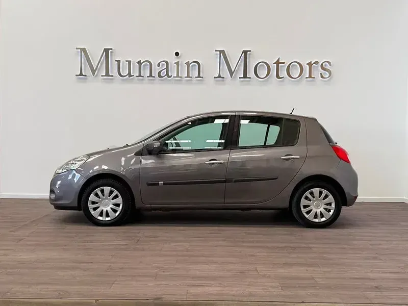 Usado Renault Clio II 85 CV (62 kW) 2010 Gris / plata Berlina