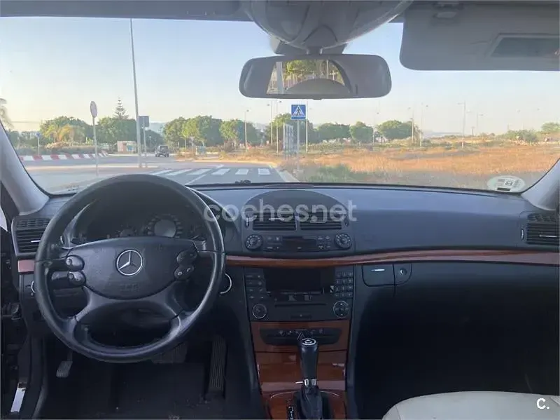 Usado Mercedes E220 Classic 150 CV (110 kW) 2007 Negro Berlina