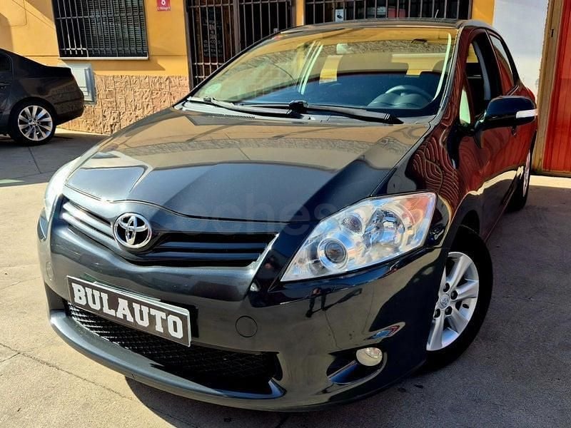 Usado Toyota Auris Active 90 CV (66 kW) 2011 Gris / plata Utilitario